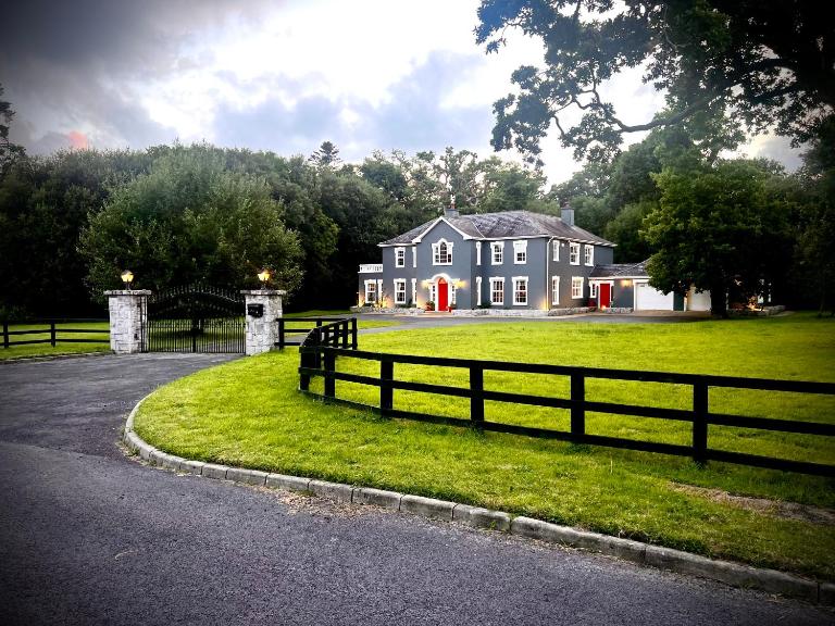 Private Gated Home, 5 bed rms/ensuite, sleeps ten. - B&B Ennis