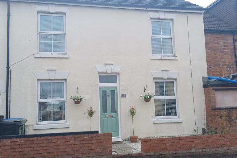 Rugby town centre house close to train station, rugby school and benn hall - Chambres d'hôtes Rugby