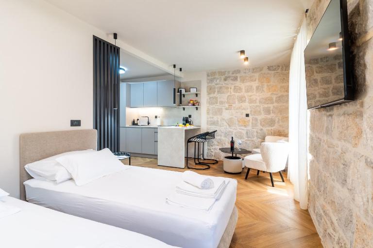 Apartment Centre In Stone House - B&B Spalato