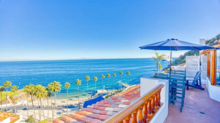 Catalina Island getaway with 6 seat golf cart AC - B&B Avalon
