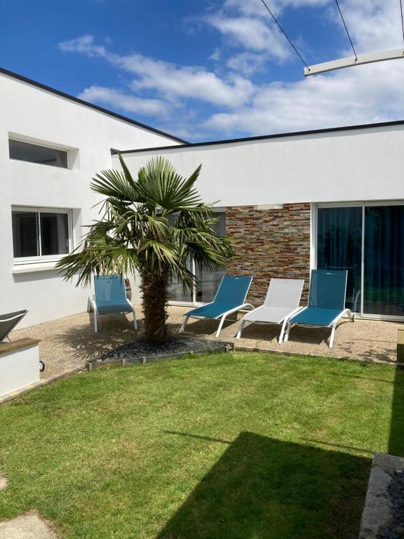 maison avec piscine couverte - Ferienwohnung Louannec