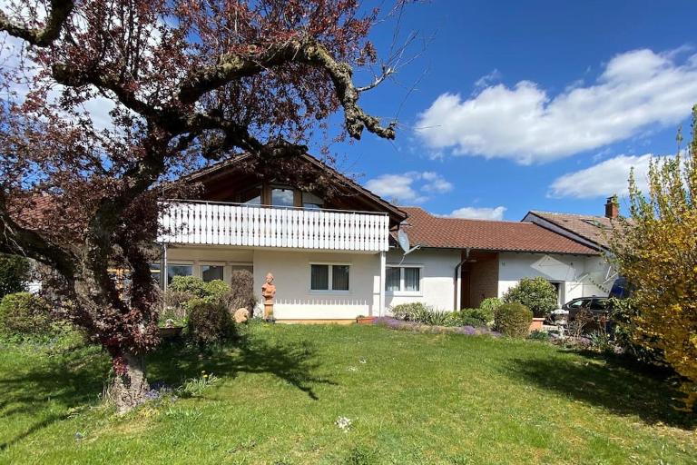 Voll ausgestattete Wohnung mit Südbalkon familien- & hundefreundlich - B&B Bad Waldsee