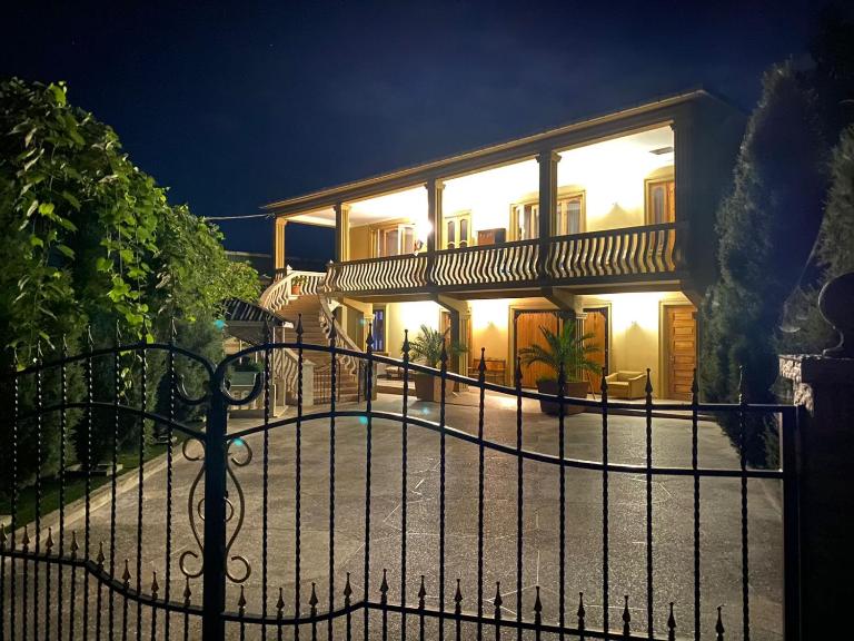 Giorgi's Guesthouse - B&B Kobuleti