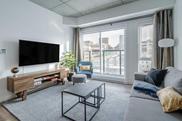 1CH - Rooftop pool - Kitchen - Smart TV - Gym - 750m QC - B&B Québec