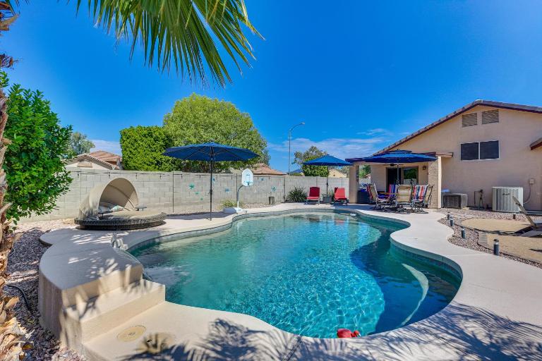 Patio + Fire Pit: Peoria Getaway Near Golfing! - B&B Peoria