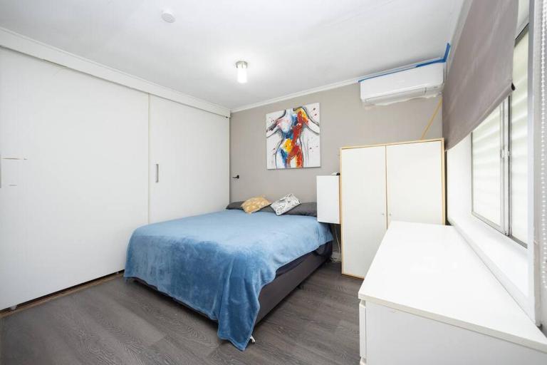 King Bedroom in Shared Apartment 3L - B&B Brisbane