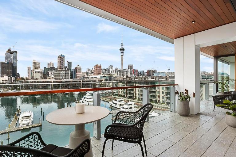 Harbour front Living at Wynyard Marina - B&B Auckland