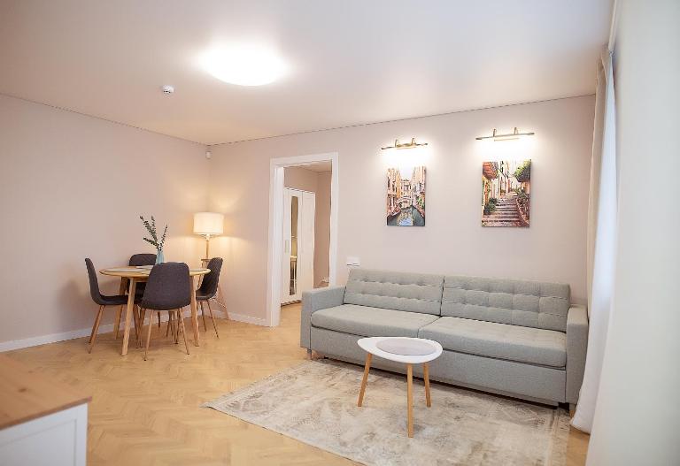 Šviesus ir jaukus butas Šiaulių centre puiki vieta poilsiui #2 - Chambres d'hôtes Šiauliai