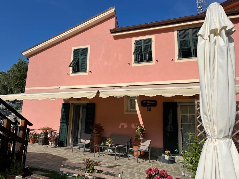 Fior d'olivo - Villa con piscina privata a pochi minuti dal centro di Sestri Levante, mare e spiaggie - B&B Santo Stefano del Ponte