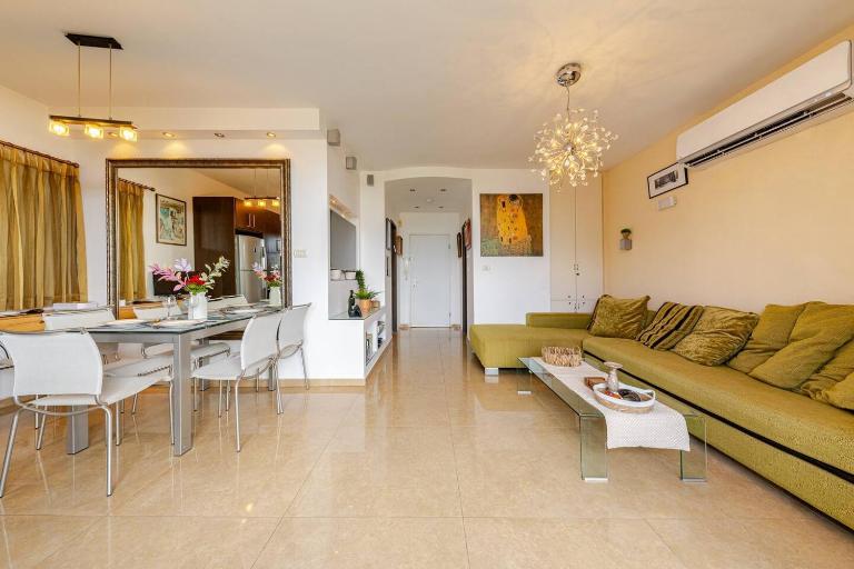 Herzliya Pituach Apartment with Pool, by the Beach - Chambres d'hôtes Herzliya