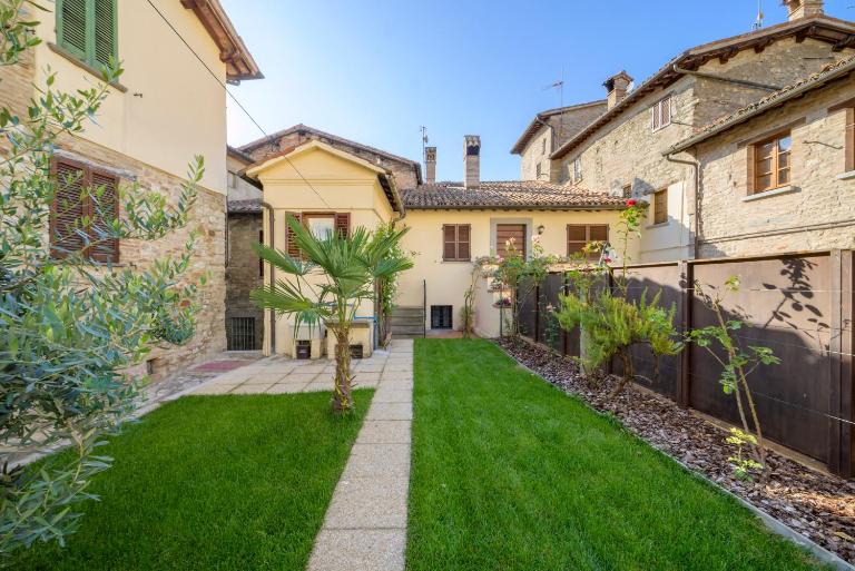Locazione Turistica Via Mazzini 23A - Bed and Breakfast Gubbio