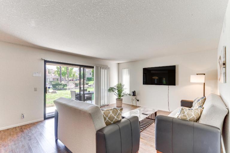 Golf, Hike & Relax: Cathedral City Condo - B&B Cathedral City