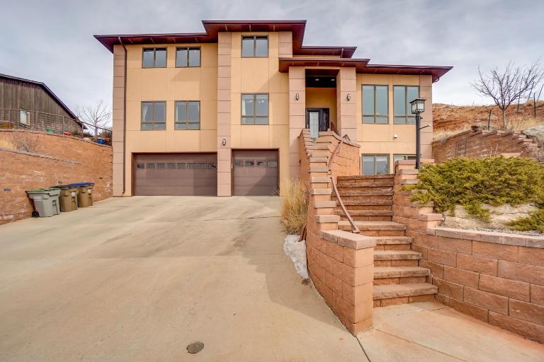 Upscale Laramie Home w/ Hot Tub & Patio! - B&B Laramie