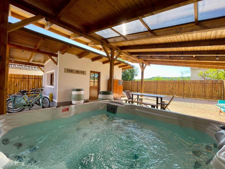 Majdnem 50 Vendégház - Villány - B&B Villány