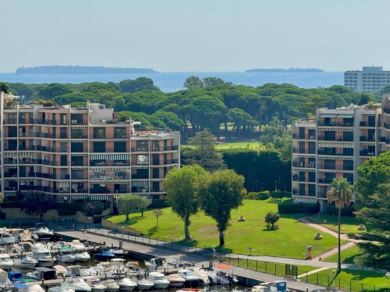 My Resid Appart Divina Cannes Marina vue mer - B&B Mandelieu-la-Napoule