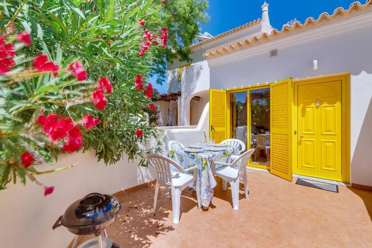 Side Villas - 1bdr Retreat with BBQ & Patio - B&B Quarteira