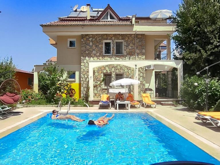 çileks apart otel - Bed and Breakfast Fethiye