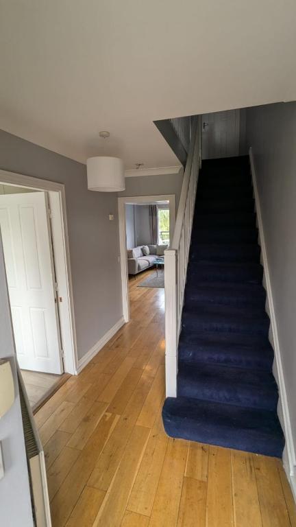 Large Newly updated 3BD Duplex 20Min to Airport - Ferienwohnung Dublin