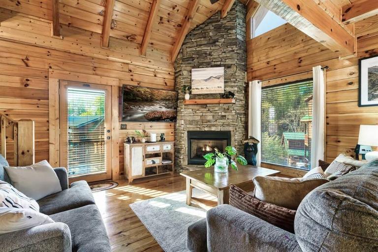 Groot's Place - 5 min to main parkway!! - B&B Pigeon Forge