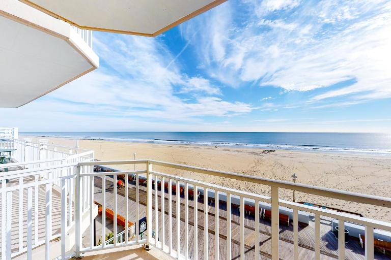 Oceans Mist 402 - B&B Ocean City