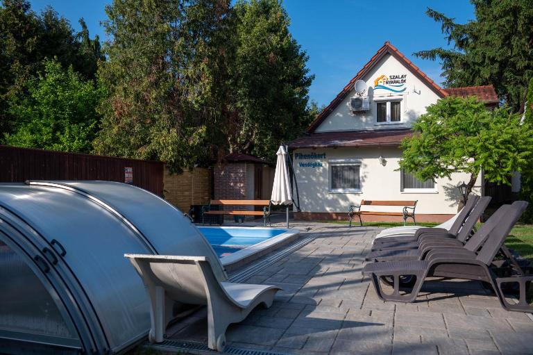 Pihenőkert Vendégház - Chambres d'hôtes Békésszentandrás