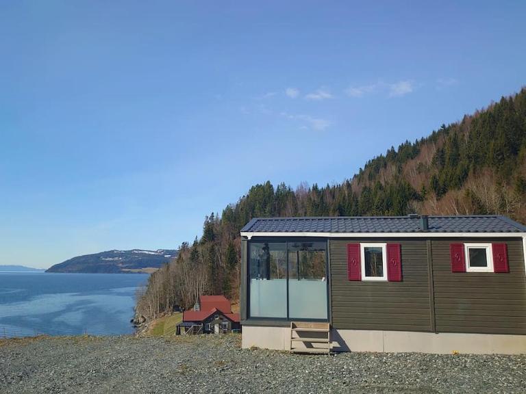 Litj-stua - innholdsrikt minihus med stor utsikt - B&B Røstad