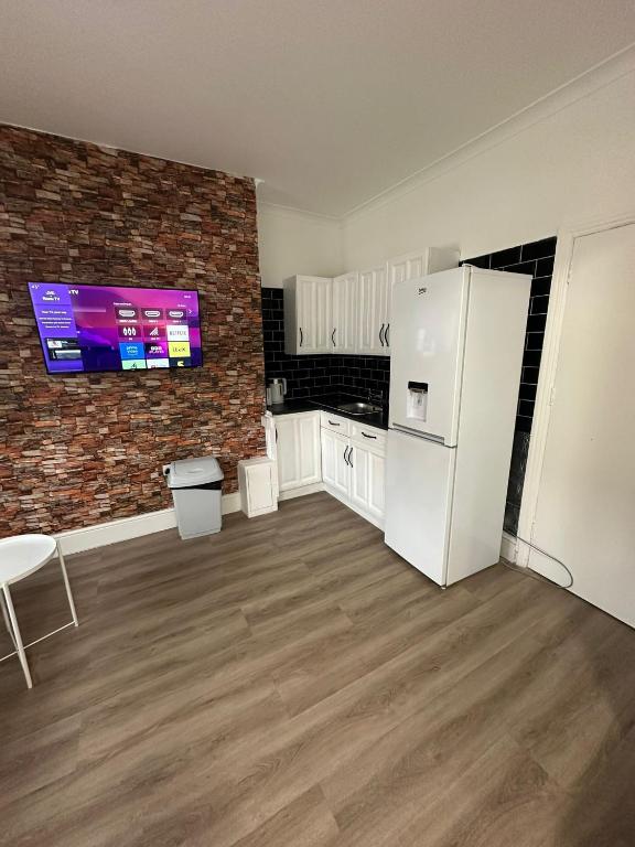 Suli House-Families and Couples only- 3 minutes' walk to the seafront - Bed and Breakfast Blackpool
