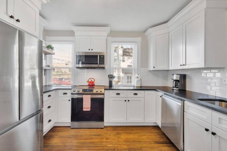 Prime West Hartford Center- Timeless Charm - B&B West Hartford