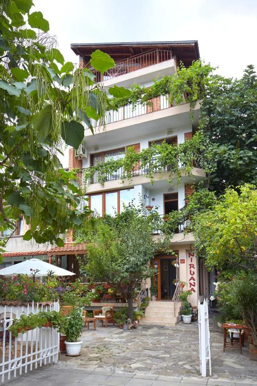 Nirvana Guest House - B&B Nesebar