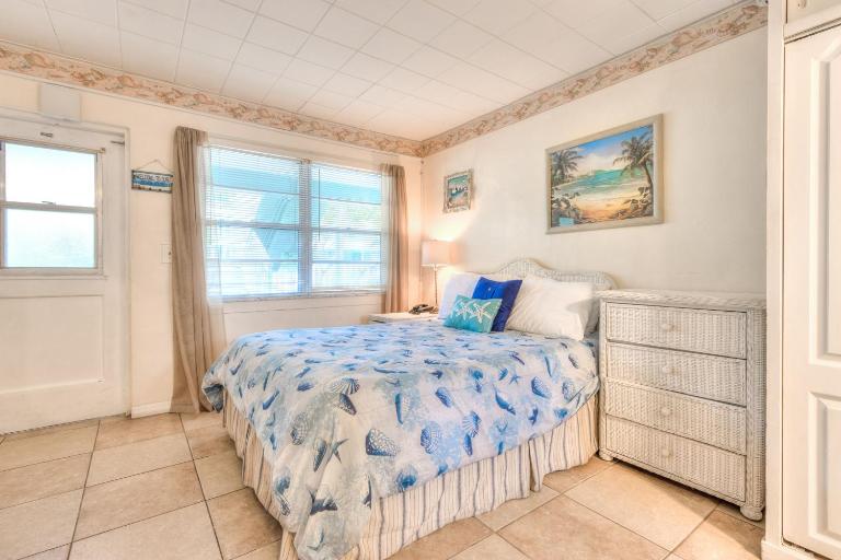 Tropic Terrace Suite #16 - Beachfront Resort - B&B St. Pete Beach
