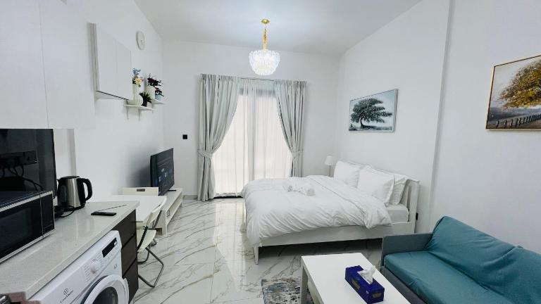 Olivz Residence Furnished Cozy Studio Apartment - B&B Dubai