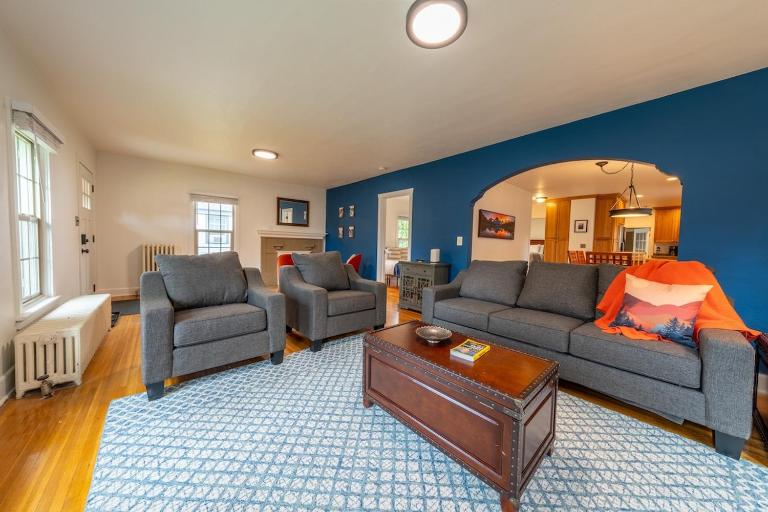 Parkside Escape South Hill w Private ADU - B&B Spokane