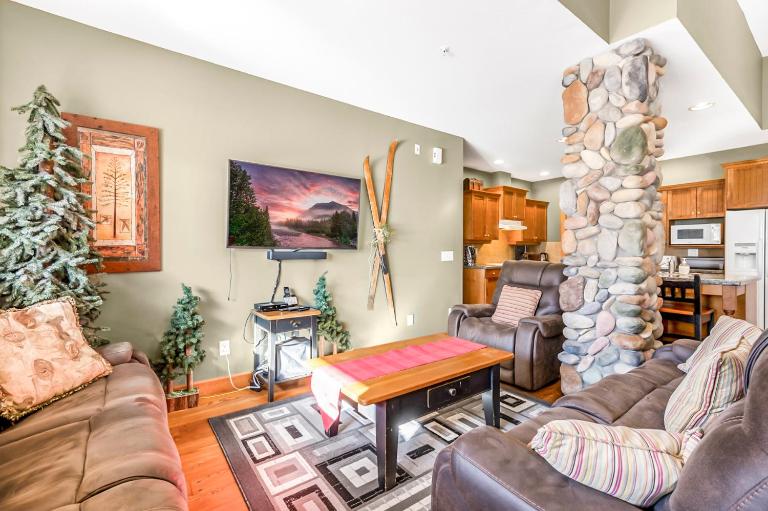 Treetops Ski Luxury Townhouse - Chambres d'hôtes Big Eddy