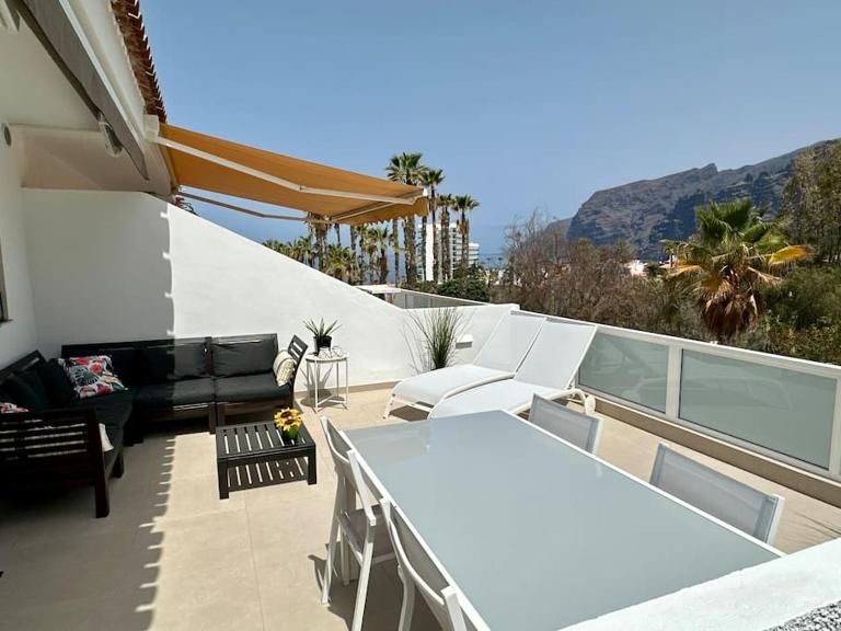 New renovated appartment with beautiful view on cliffs and sea - B&B Puerto de Santiago