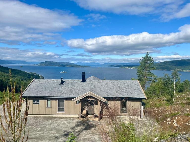 Fjord-Holiday-Lodge mit atemberaubendem Panorama - B&B Åfarnes