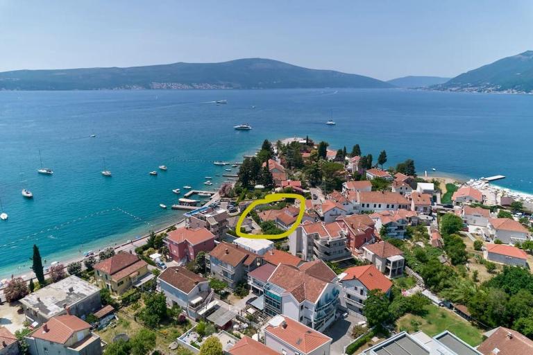 Coast line apartment Mika - B&B Teodo