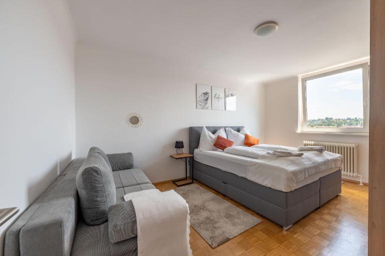 TAMLiving Zentrum Luxus Parken Messe WIFI Traumaussicht Sunrise&Sunset - B&B Graz