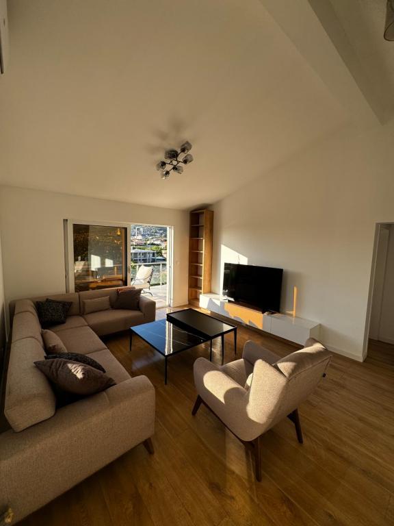 Čobrenović Penthouse - Bed and Breakfast Bar