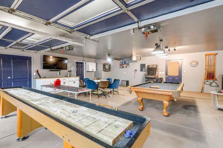 Deluxe Flagstaff Abode w/ Game Room & Outdoor Fun! - Bed and Breakfast Elden Pueblo