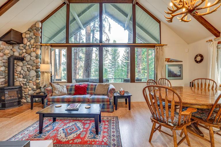 Hillside Hideaway: Warm & Cozy Terrace Lakes Cabin - Ferienwohnung Crouch