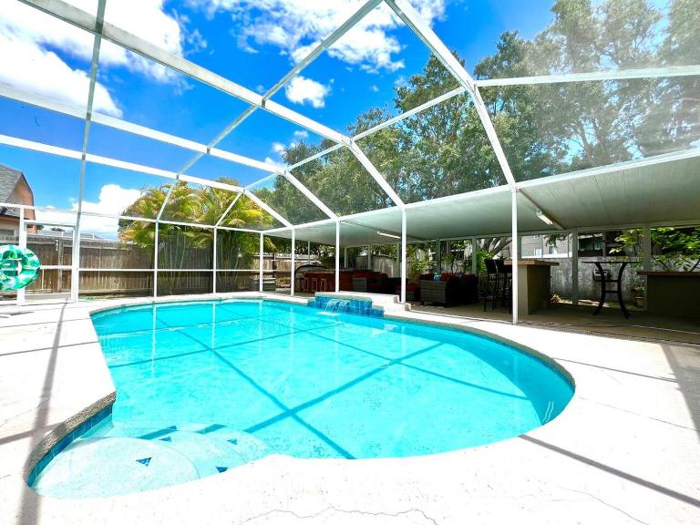 Private Oasis Retreat Heated Pool Hot Tub Beaches - Ferienwohnung Tampa