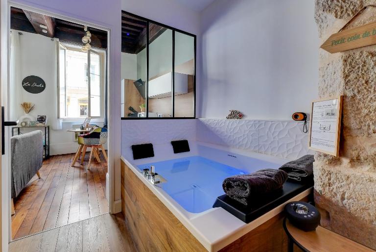 Le Duché - Séjour romantique avec balnéo privative - Dijon centre - B&B Dijon