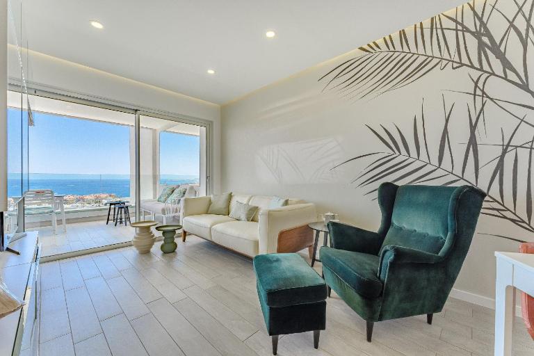 Sunrise Sea View Penthouse with airco & heated pool - B&B Adeje