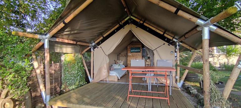 Tente lodge la Flavignienne - B&B Flavigny-sur-Ozerain