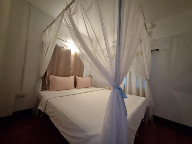 Cheeva Lodge ชีวาลอดจ์ - B&B Ban Huai Pu