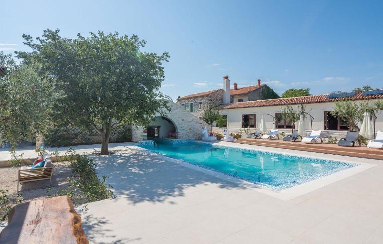 Villa LV near Novigrad for 8 people spa & children playground only 1,5 km from beach - B&B Brtonigla