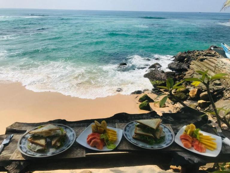 Sea Front Villa - Ferienwohnung Unawatuna