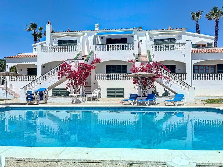 Roca Fornells, Bonito apartamento con piscina SS21 - B&B Fornells