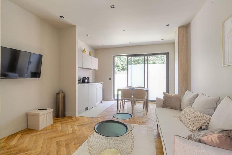 Bel appartement lumineux, deux pièces, Ecully - B&B Écully