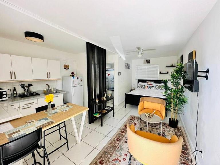Cozy apartment near Seminole Hard Rock Cafe - B&B Hollywood
